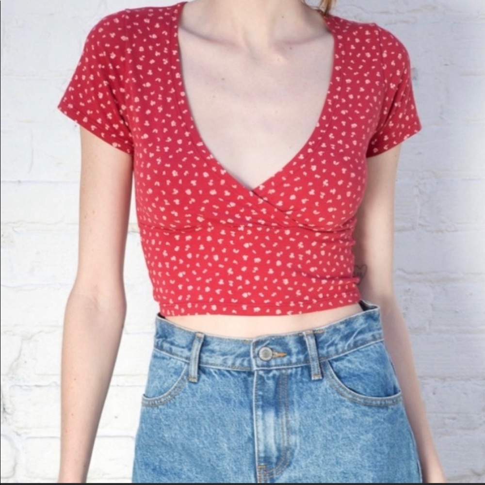 Brandy Melville crossed cropped tee. Very comfy and cute for summer. Worn once